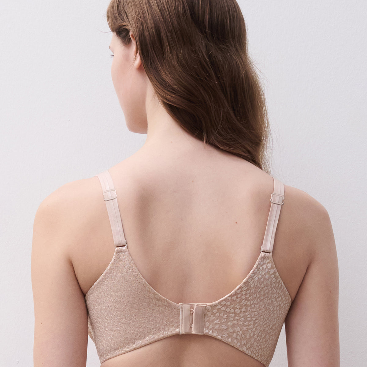 Chantelle Magique Seamless Unlined Back Smoothing Minimizer Chantelle